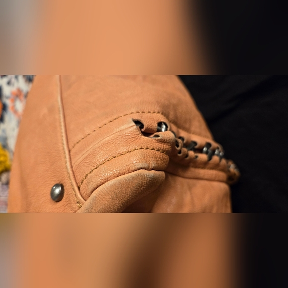 Beautiful Gently used Chanel bag with Chain detailed Straps! - Picture 9 of 16